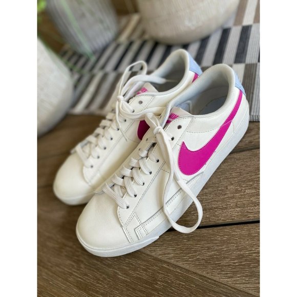 (Sold) Nike Blazer Low LE Sneakers White Pink NWOB - Picture 9 of 11